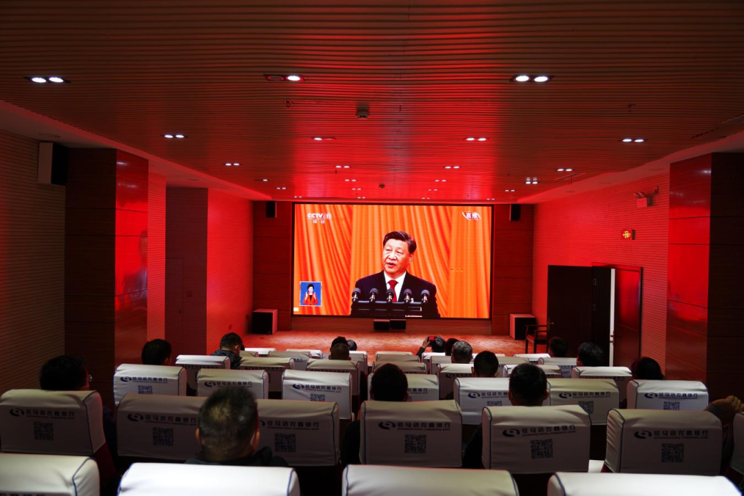 高新区党工委组织收听收看中国共产党第二十次全国代表大会开幕会(图1)